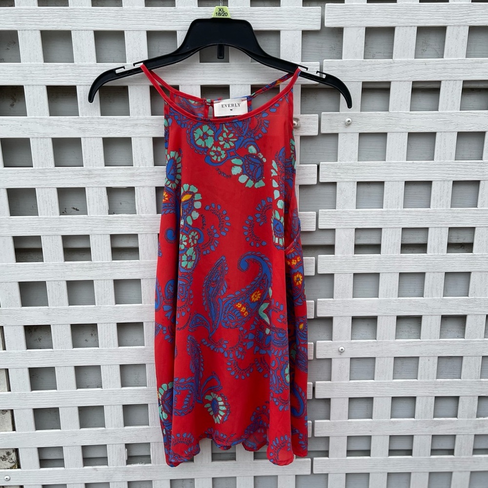 Everly Red and Blue Paisley Halter style closure tank top sz S
